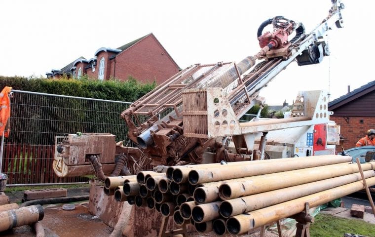 Borehole drilling rig