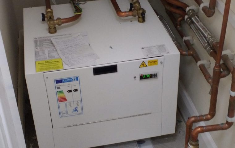 Ground Source Review: Shropshire Rural Housing, Llanymynech: Shoebox heat pump Close-up