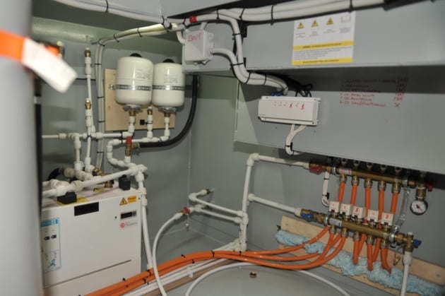 Tulak Barge water source heat pump case study: Shoebox heat pump on board